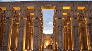 العوامل التي أثرت على العمارة المصرية القديمة